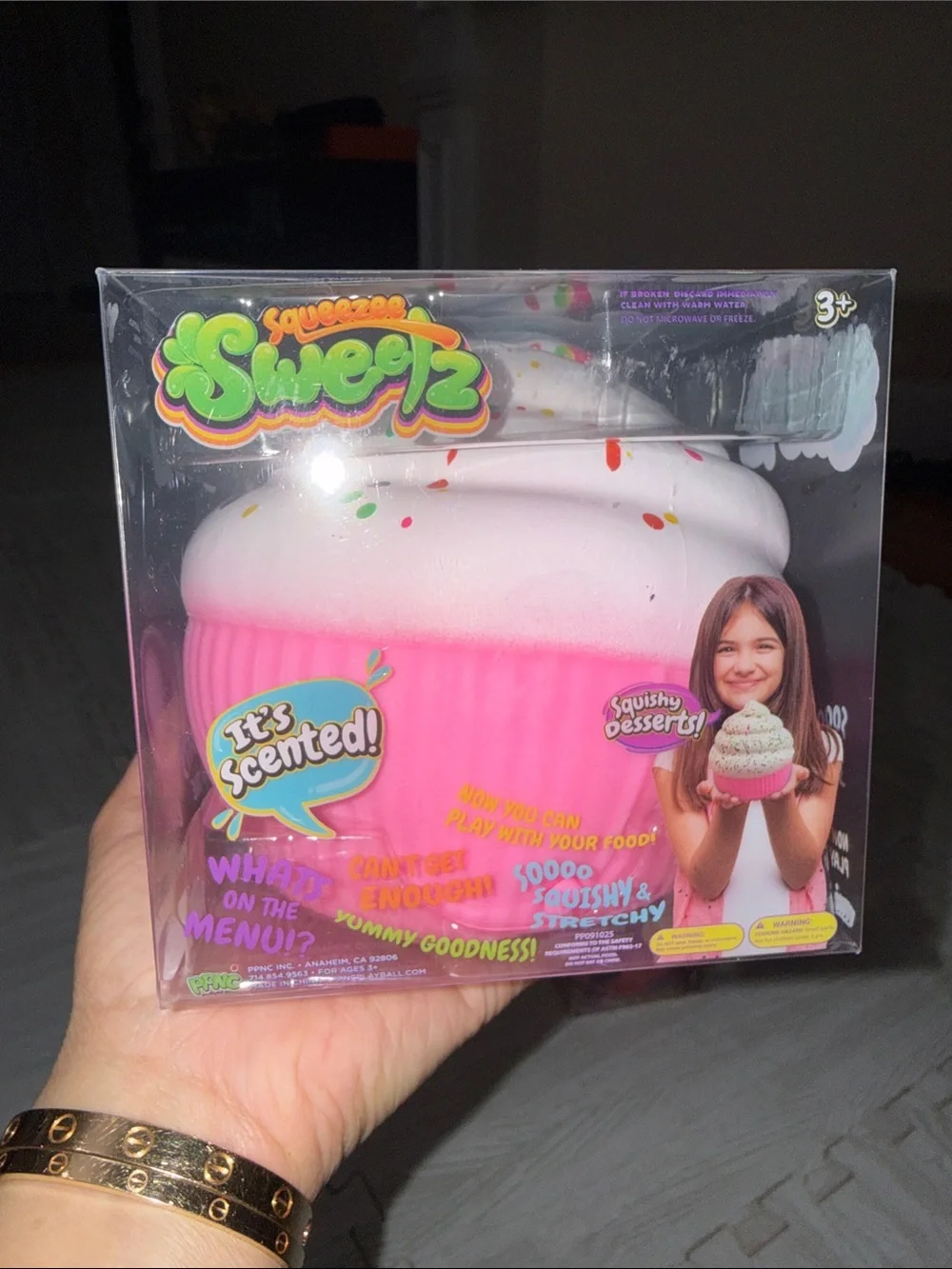 FREE MINI 🥟 !!!Squeezee Sweetz Jumbo Squishy Cupcake Pink, Green, Blue set of 3